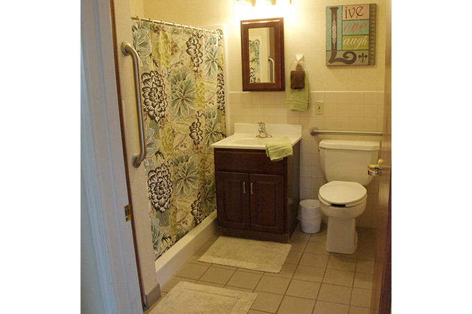 Master one-bedroom bathroom of GSL Strongsville’s senior living apartment