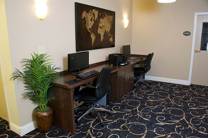 Computer room at senior living community in Strongsville, Ohio